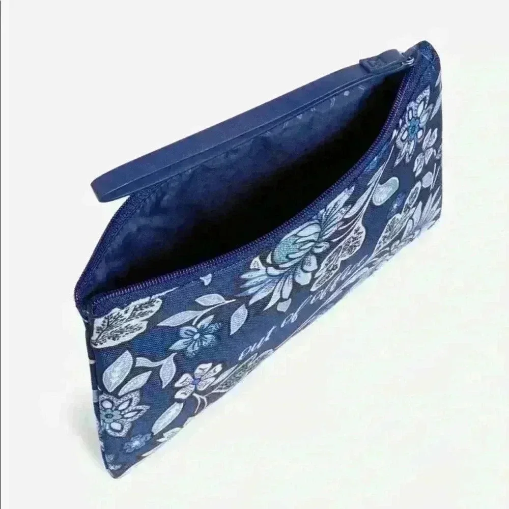 Vera Bradley “Out Of Office” Wristlet in Tropics Tapestry - NWT